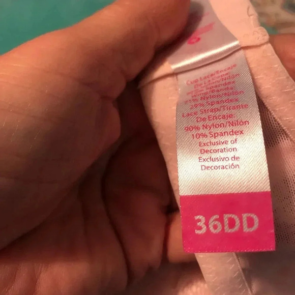 Pink bra with lace - Picture 3 of 3